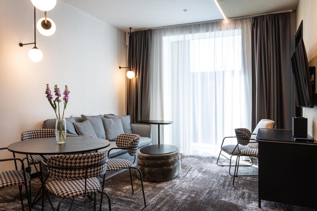 Novotel Living Almaty Jetisu Esterno foto