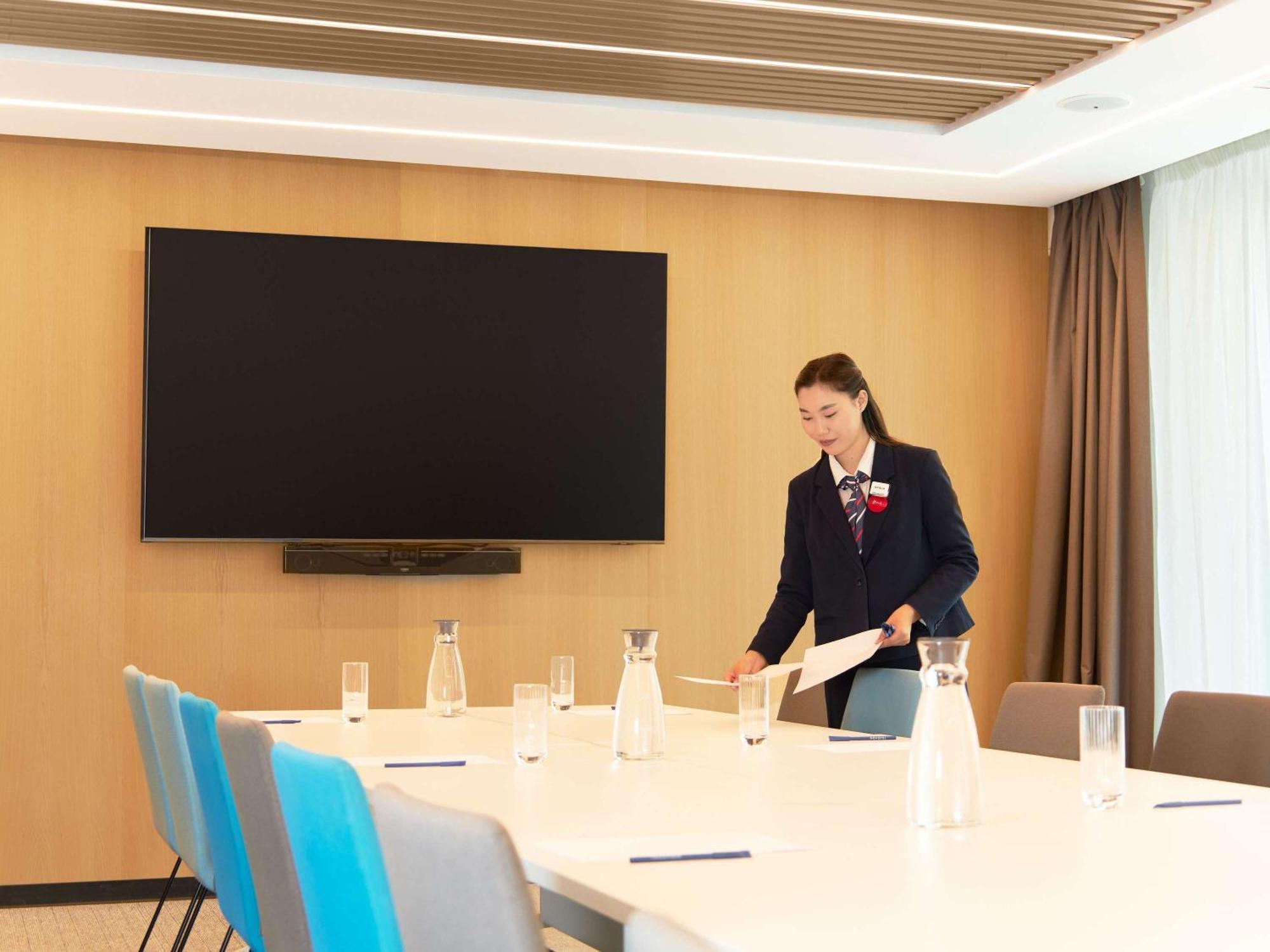 Novotel Living Almaty Jetisu Esterno foto