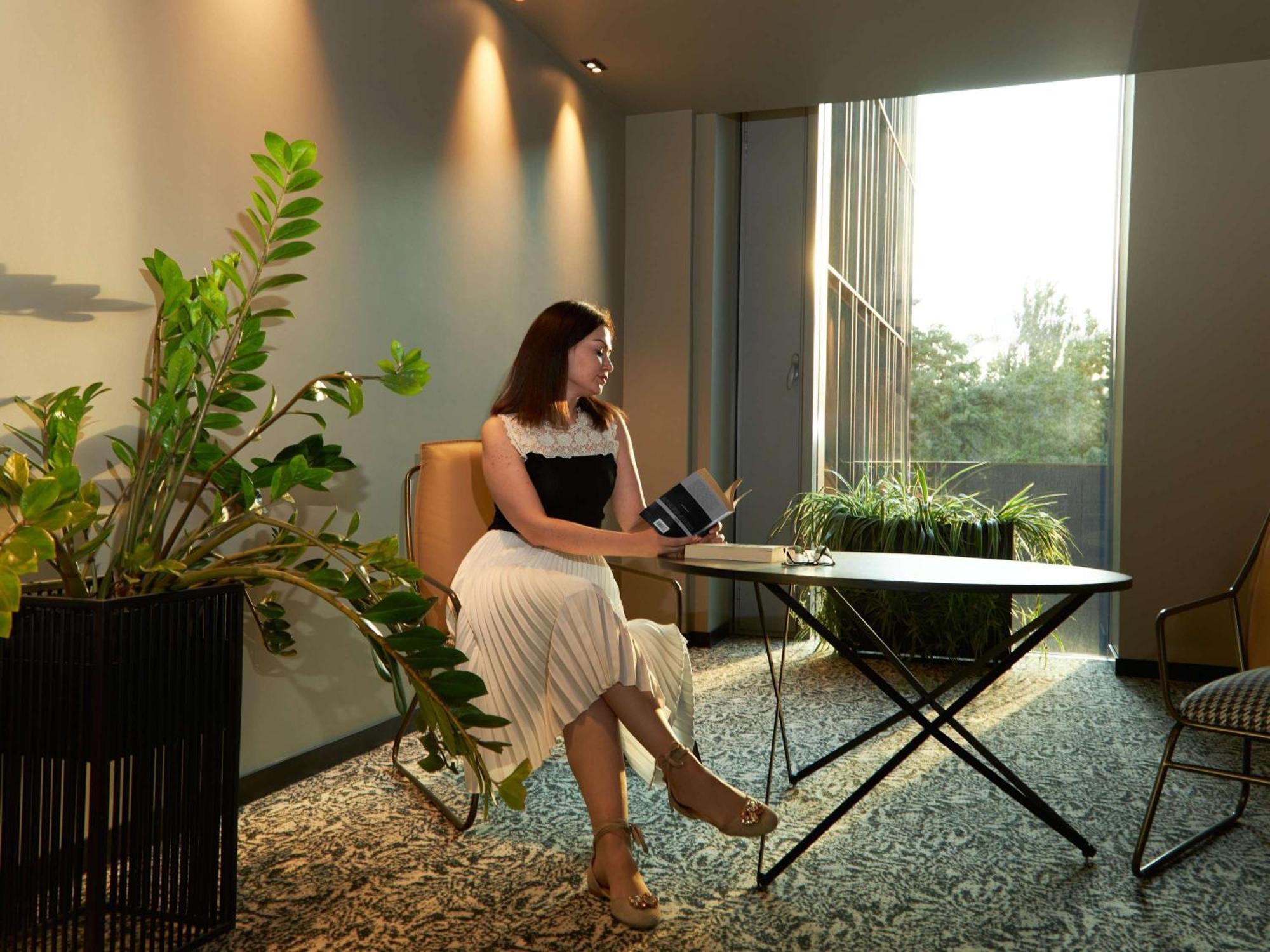 Novotel Living Almaty Jetisu Esterno foto