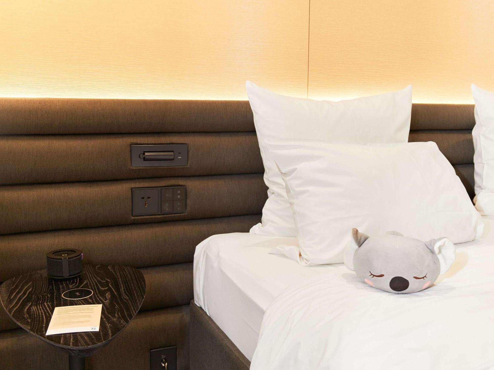 Novotel Living Almaty Jetisu Esterno foto