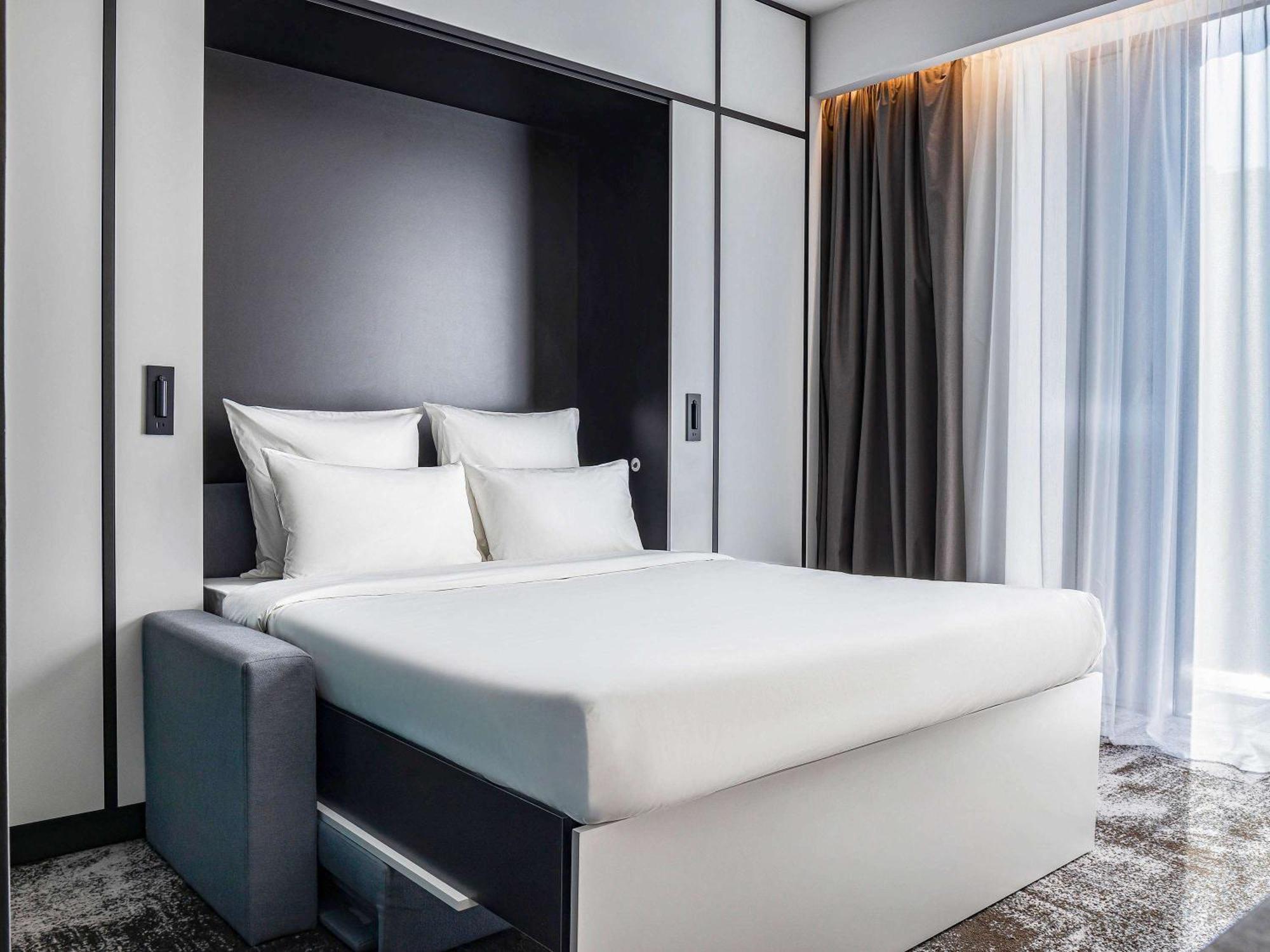 Novotel Living Almaty Jetisu Esterno foto